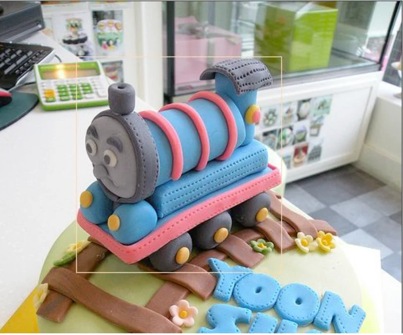 Toy train cake incorrectly annotated as a car